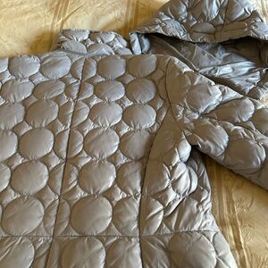 Akris punto women puffin coat, color  gray, size 4